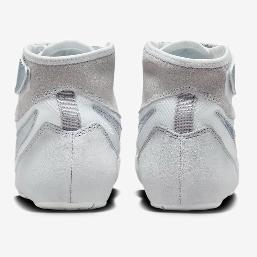 MANA♡ 　NIKE We look back at the Nike MAG and a few inspired sneakers